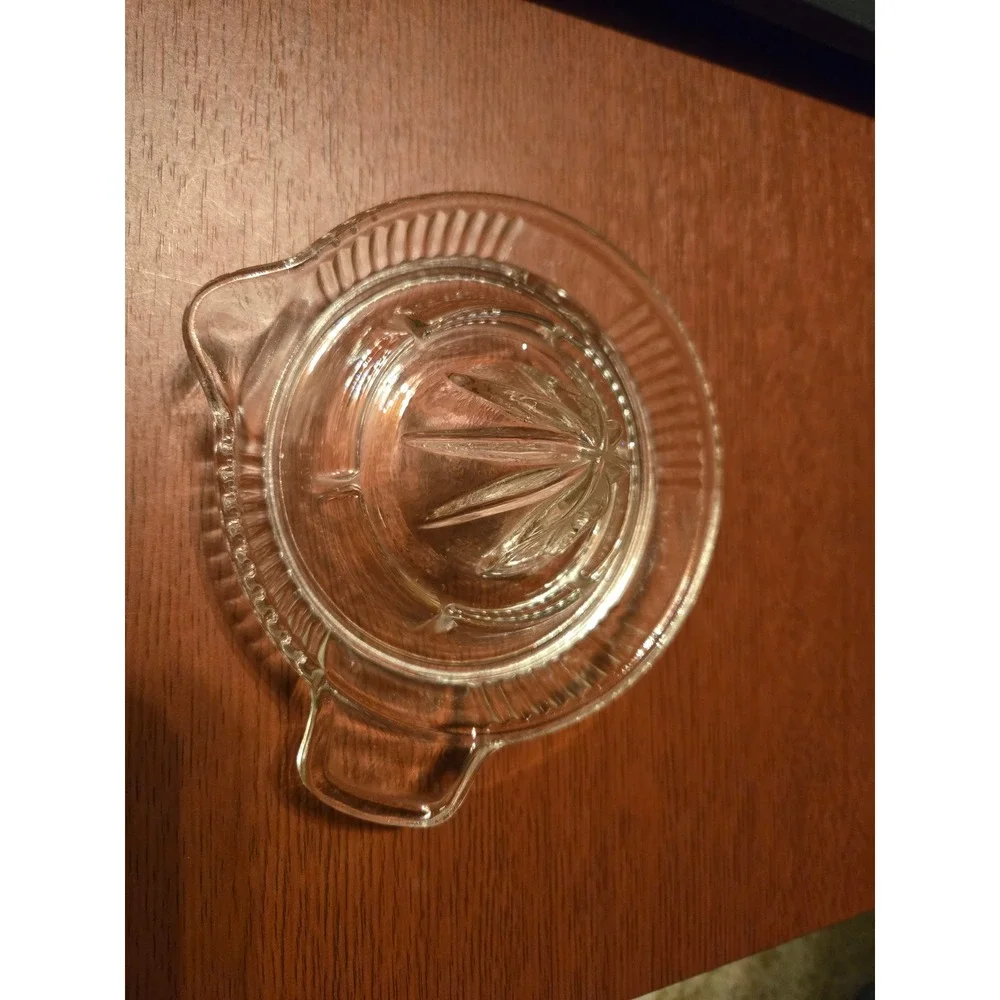 Vintage Clear Glass Citrus Juicer Reamer with Handle and Pour Spout Starburst‎